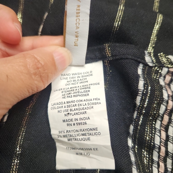 Becca Black Radiance Woven Tunic Size M - Picture 12 of 15